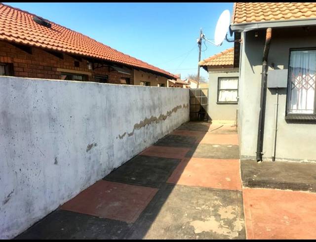 2 BEDROOM PROPERTY TO RENT IN PROTEA GLEN